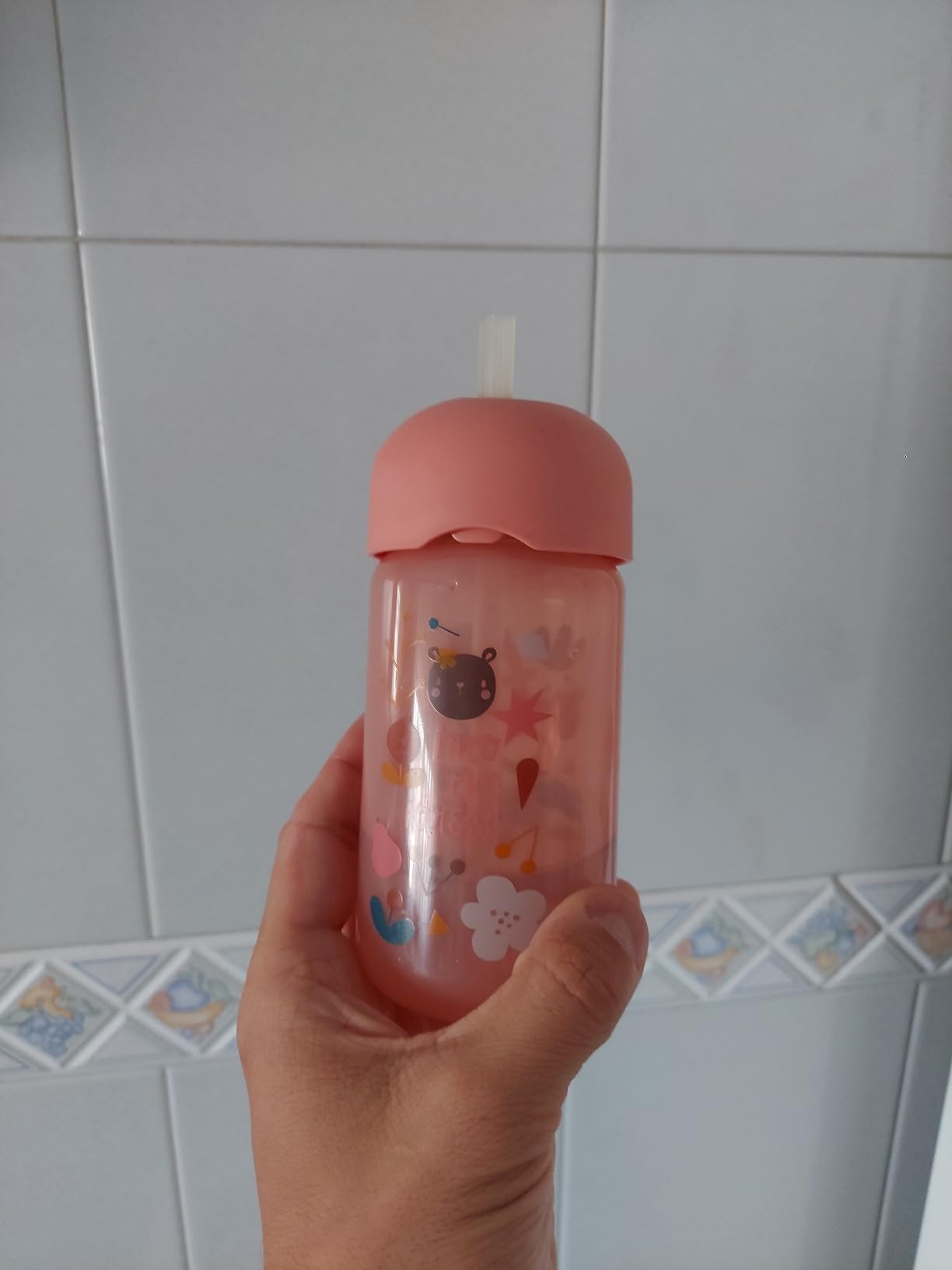 Aguanta todo lo que le eche un niño