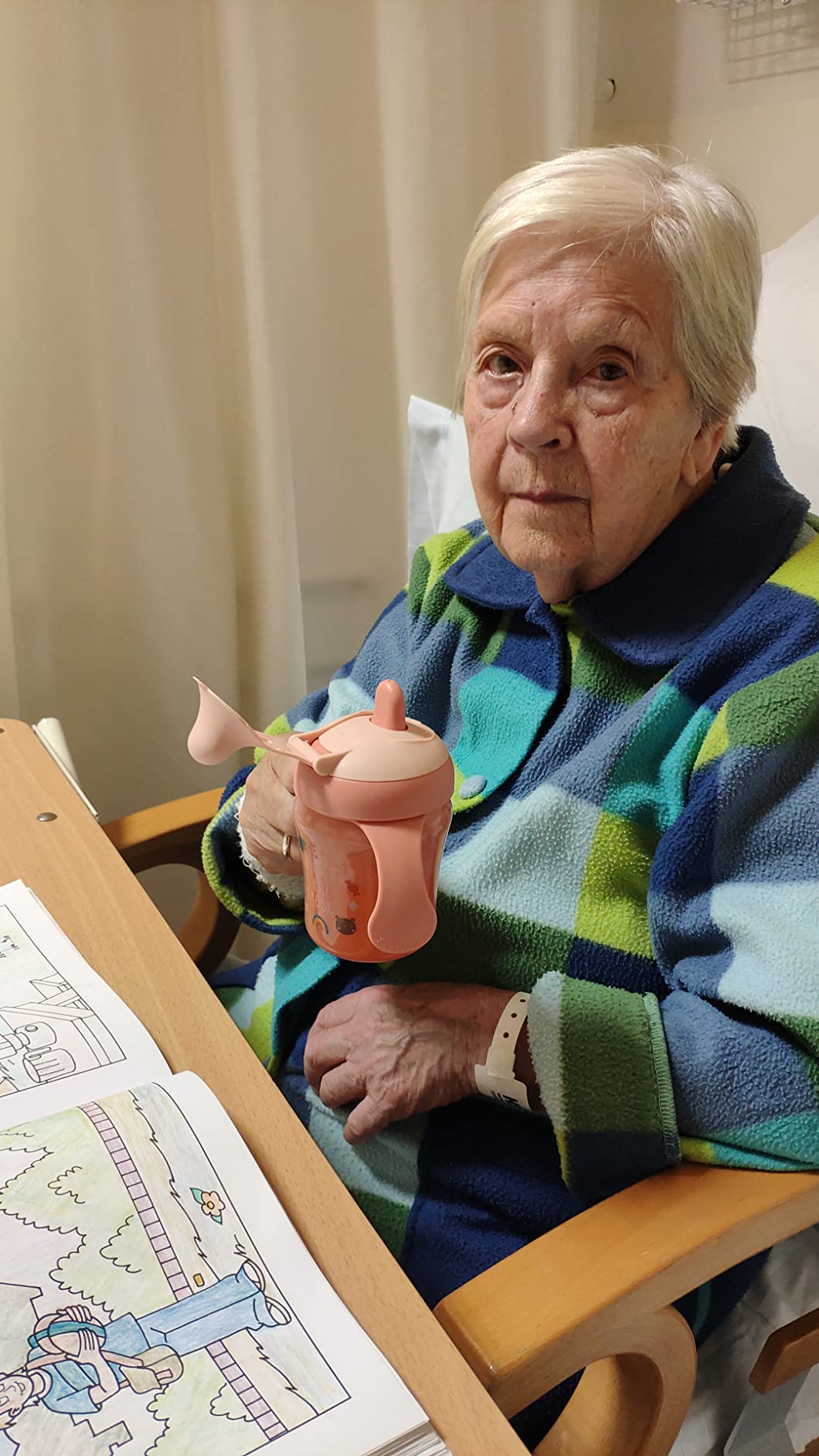Su primer vaso y le encanta