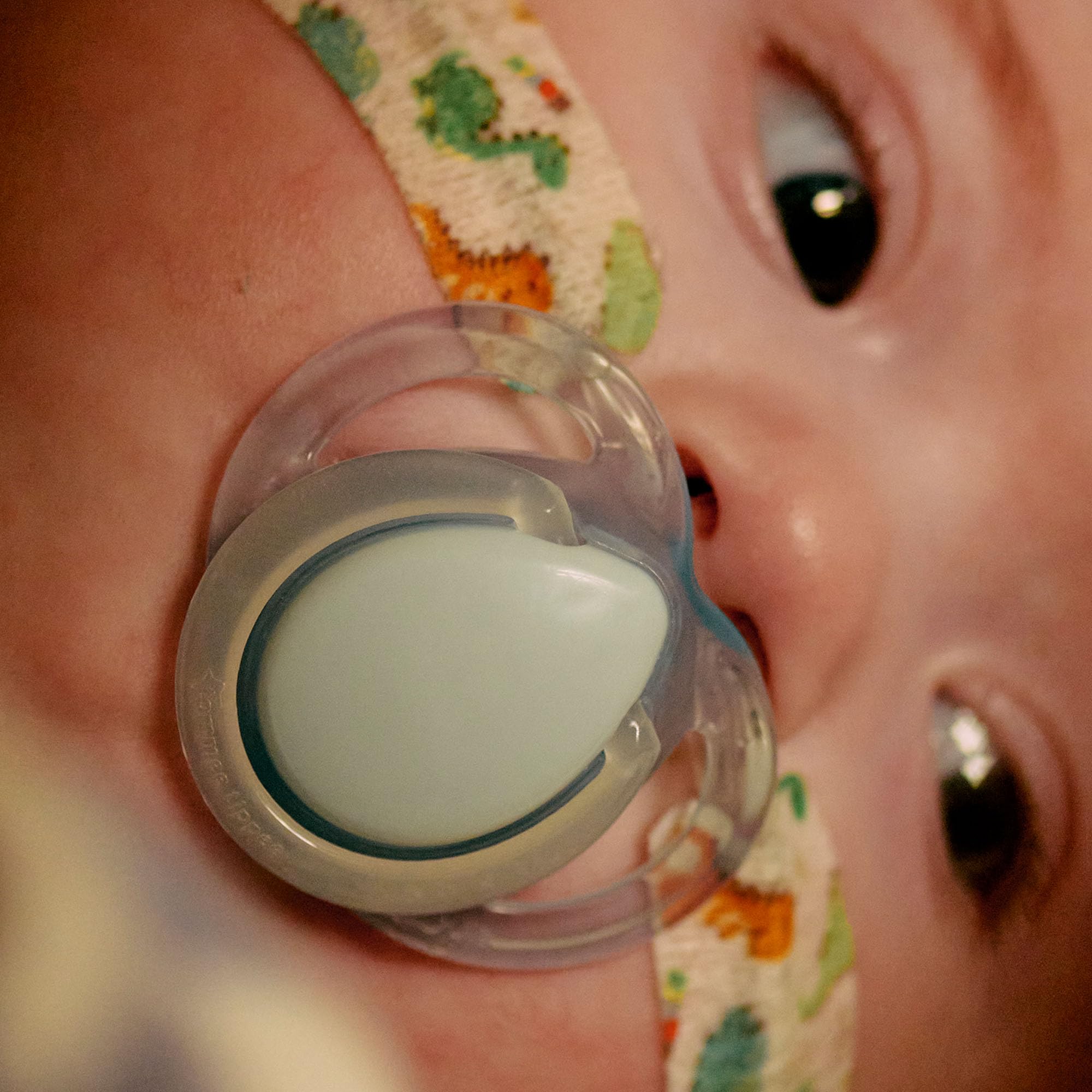 tommee-tippee-nighttime-chupete-que-brilla-en-la-oscuridad-6-18-meses-pack-de-6- image 3