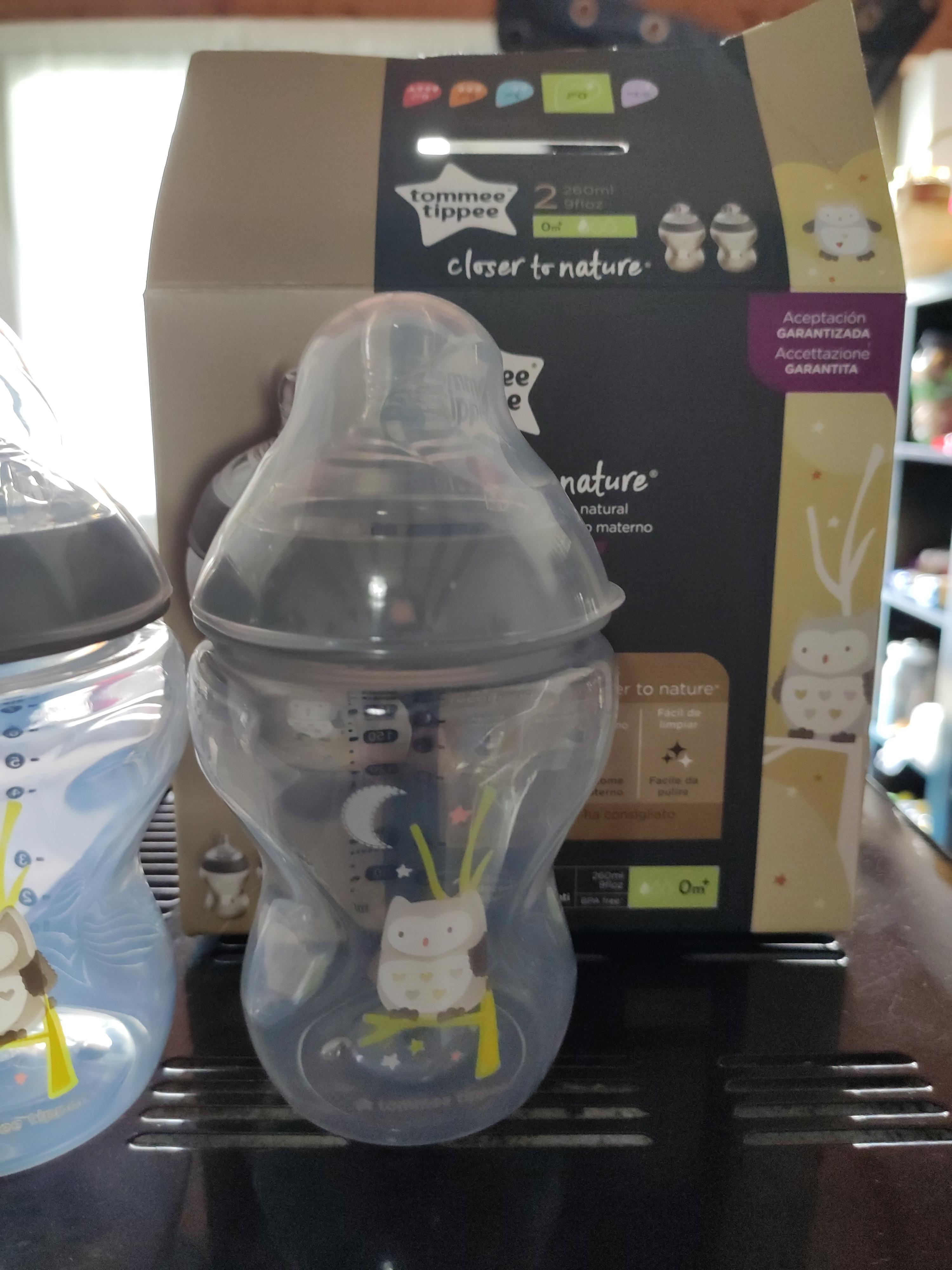 Muy buenos, aunque la tetina absorbe algo de aire